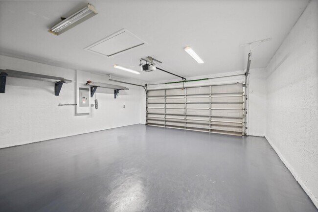 Building Photo - 5450 NW South Crisona Ct