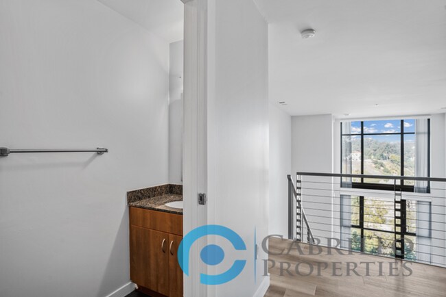 Building Photo - 889 Date St