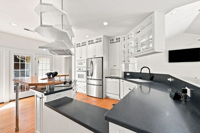 Building Photo - 108 Clay Cir