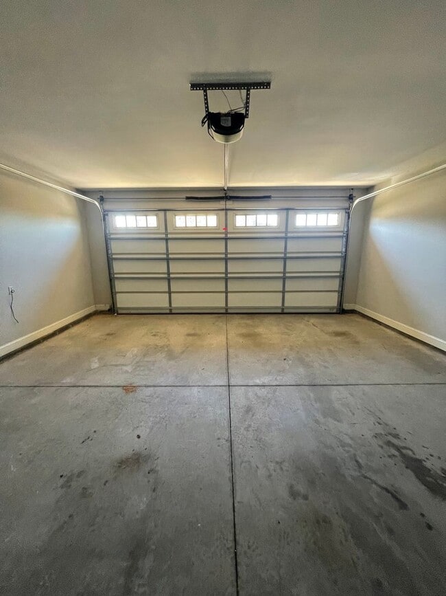 Building Photo - Beautiful 4-Bed, 3-Bath Bungalow in Highly Desirable Farragut!