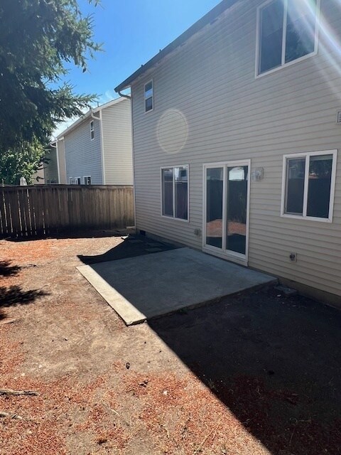 Building Photo - 13800 NE 65th St