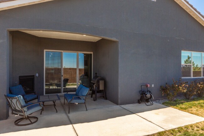 Building Photo - 2039 Lobo Trot Ct SE