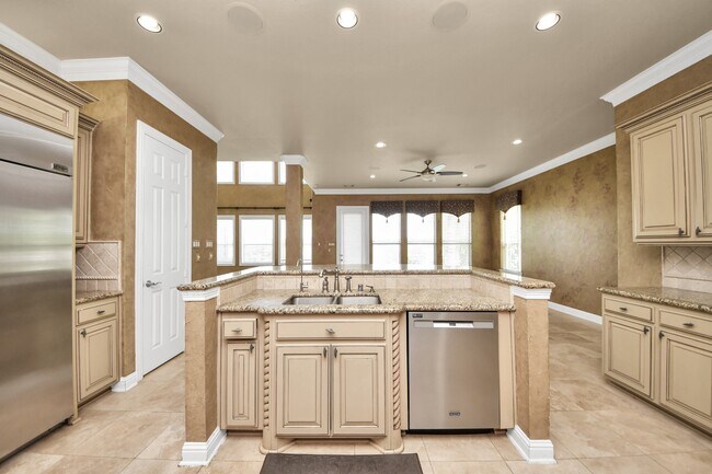 Building Photo - 3727 Lakeridge Canyon Dr