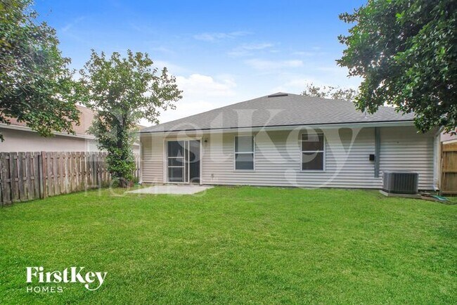 Building Photo - 489 MacKenzie Cir