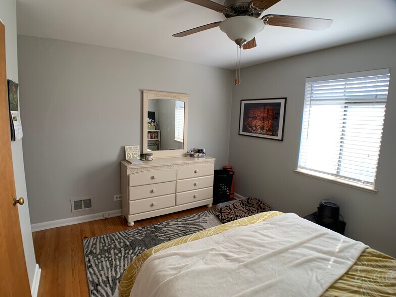 Building Photo - 727 Clermont St