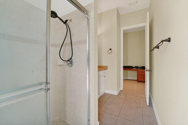 Building Photo - 854 SW St Tropez Ct