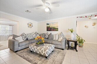 Building Photo - Flamingo Estates - single family home, close to Downtown and pet friendly!