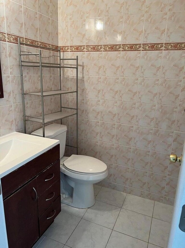 Building Photo - 371 Flanders Dr