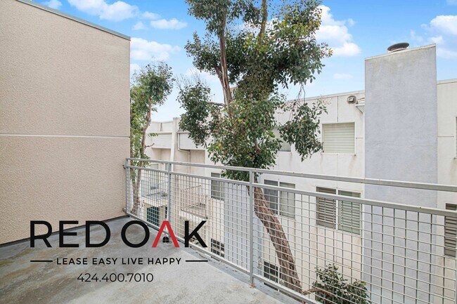 Building Photo - 1011 Pico Blvd