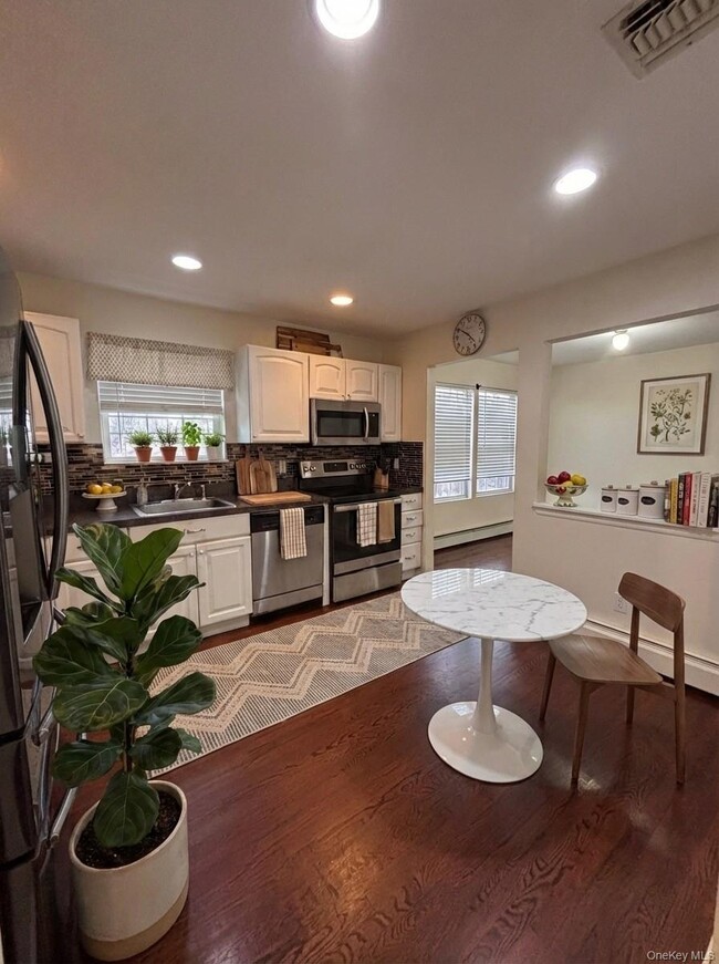 Building Photo - 1311 Pine Acres Blvd