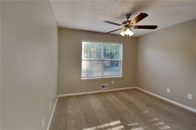 Building Photo - 5039 Wesleyan Dr