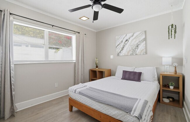 Building Photo - Charming Sarasota Retreat –4-Bedroom/3-Bathroom Modern Pool Home Near Everything!