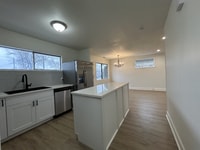 Building Photo - 2407 Duportail St