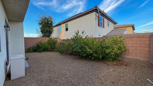 Building Photo - 4-bed, 2.5 bath, 2,498 sq ft home in Mount...