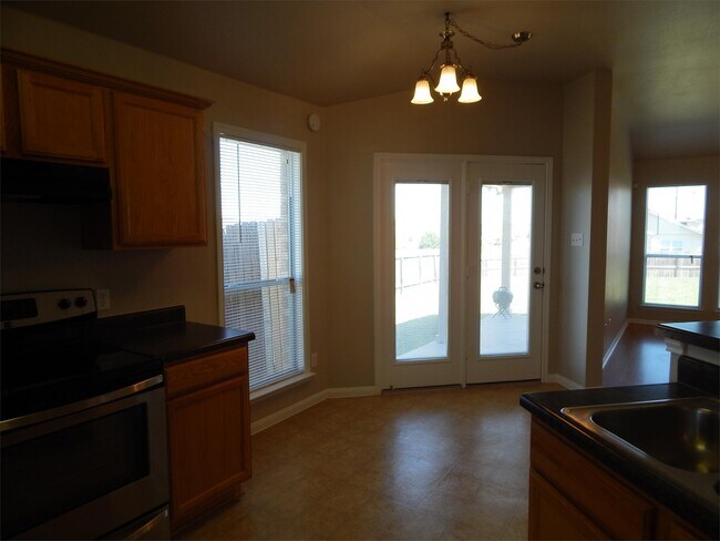 Building Photo - 601 Cattail Cir