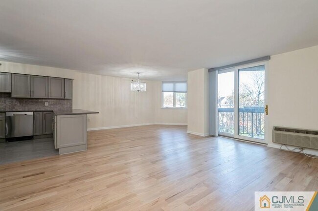 Building Photo - 30 S Adelaide Ave