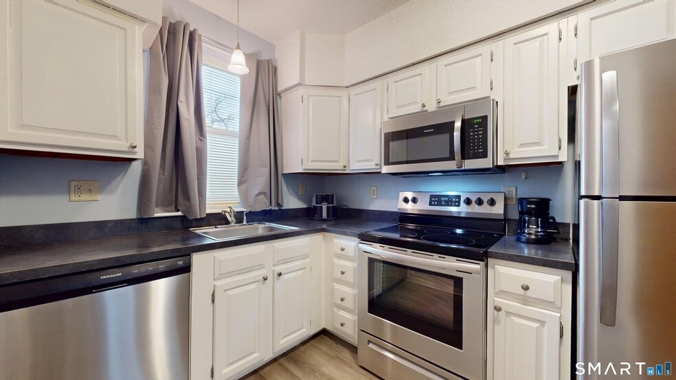 Building Photo - 49 Willard St