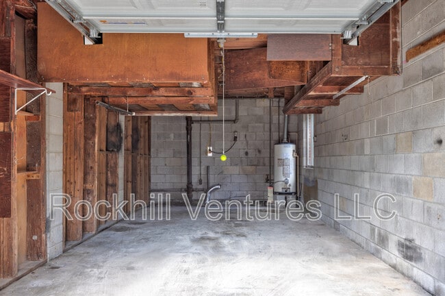Building Photo - 6 Ronnie Ave