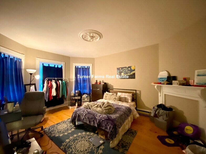 Building Photo - 13 Sachem St