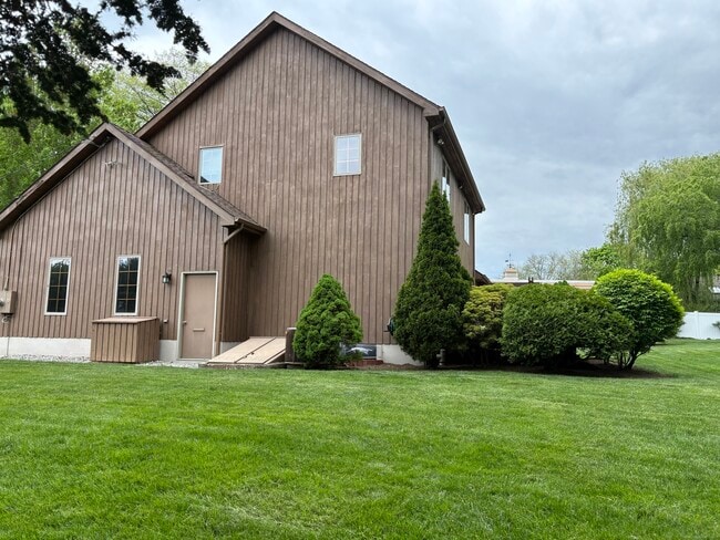 Building Photo - 7 Brook Crossway