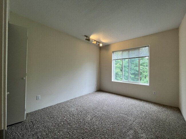 Building Photo - Spacious Three-Story Townhome Near Orenco Station with Attached Garage, Private Balcony, and Vaul...