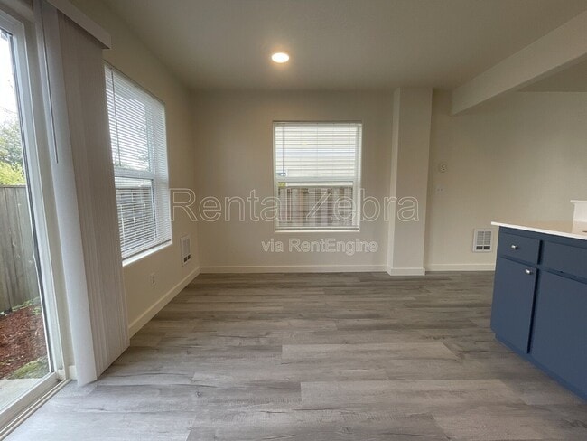 Building Photo - 6702 SE 80th Ave