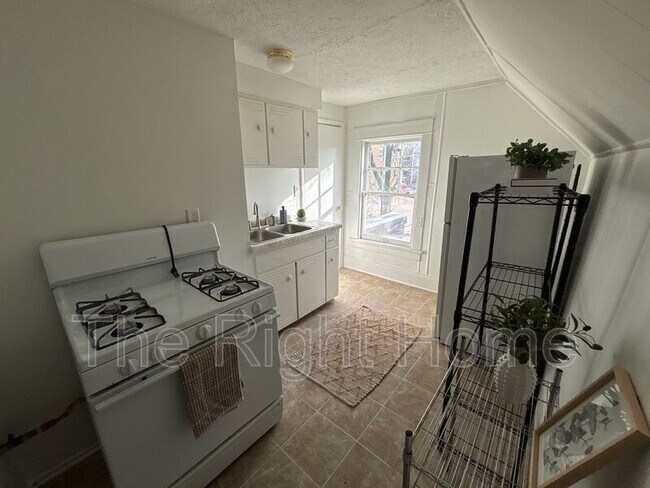 Building Photo - 3021 Harney St