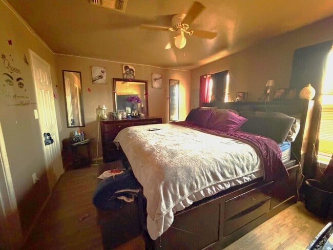 Building Photo - 2205 Cedar Ave