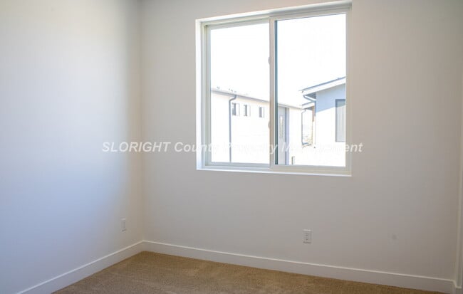 Building Photo - AVAILABLE JULY - Modern Style Home SLO Home - 3 Bedroom / 2.5 Bathroom