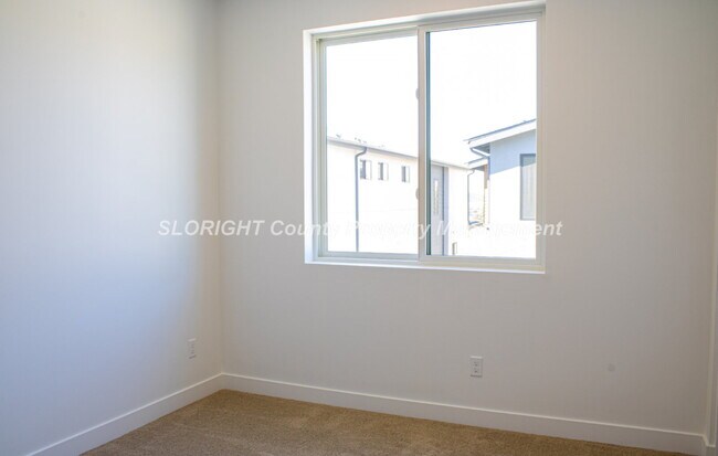 Building Photo - LEASE PENDING - Modern Style Home SLO Home - 3 Bedroom / 2.5 Bathroom
