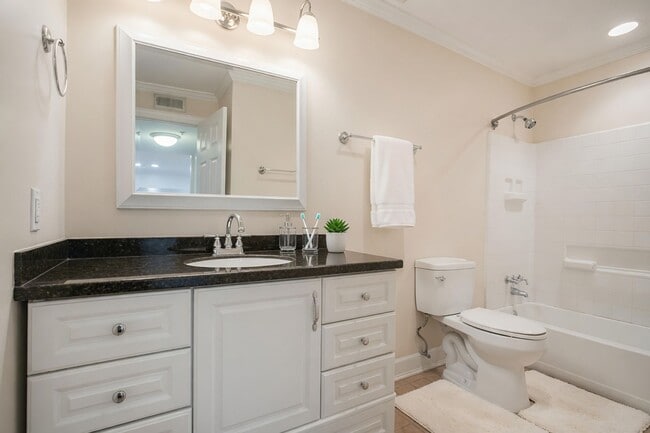 Building Photo - 525 N Dupont Ave