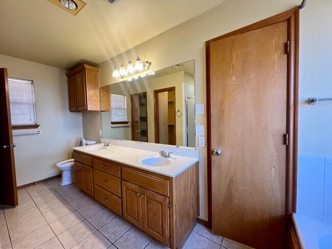 Building Photo - 2909 SE 96th St