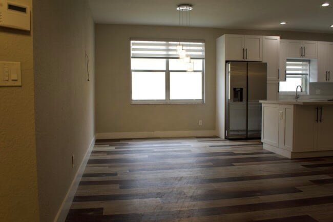 Building Photo - 4907 Pelican Manor