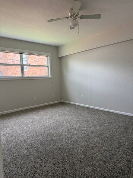 Building Photo - 2412 Azalea Garden Rd