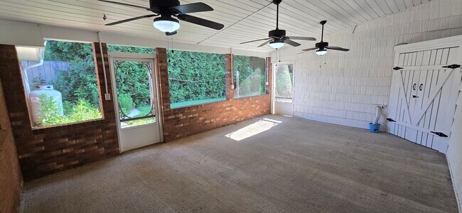 Building Photo - Classic Brick Ranch in Pfafftown