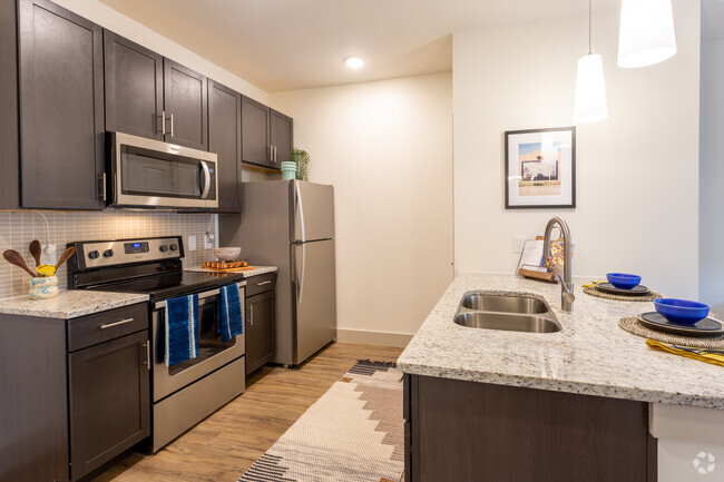 1 BR, 1 BA 632 SF - Lenox SoCo