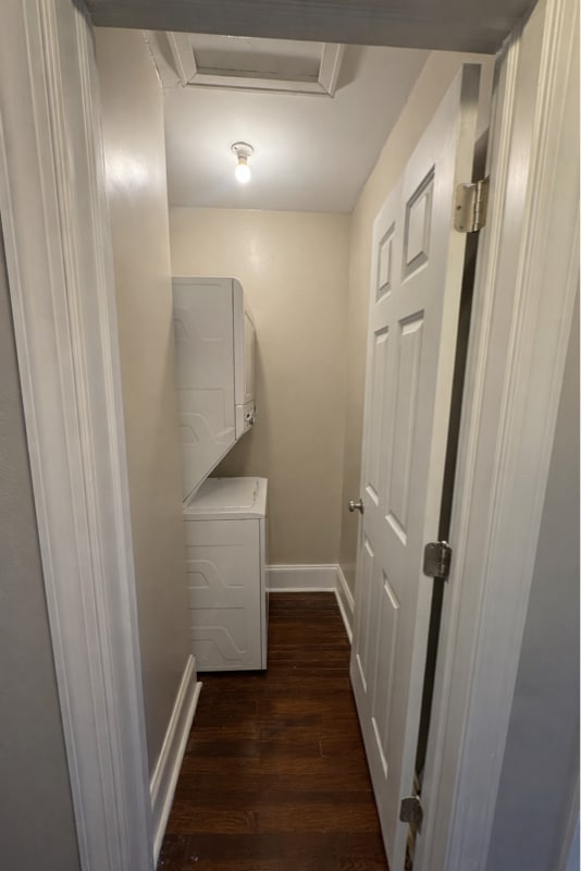 Building Photo - 1976 Lynnwood Dr