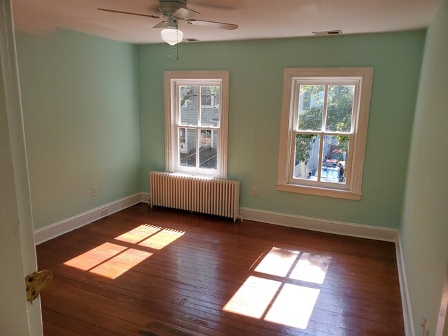 Building Photo - 113 Charles St