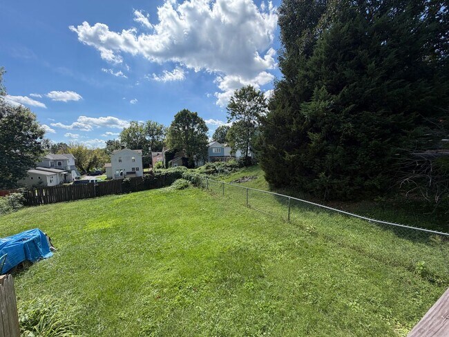 Building Photo - 840 Estes St