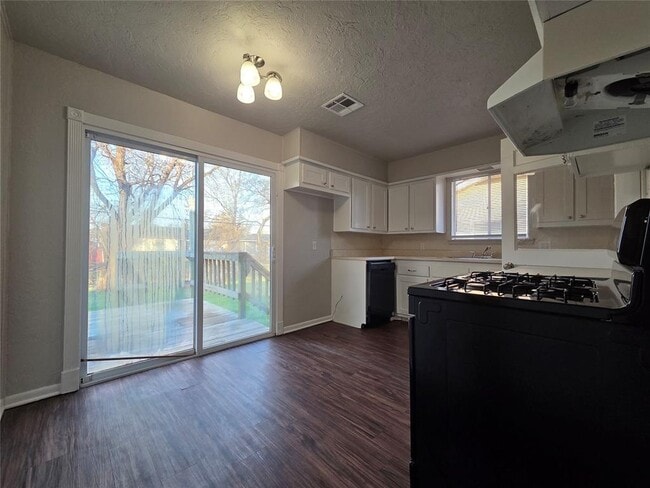 Building Photo - 1917 Treat Dr