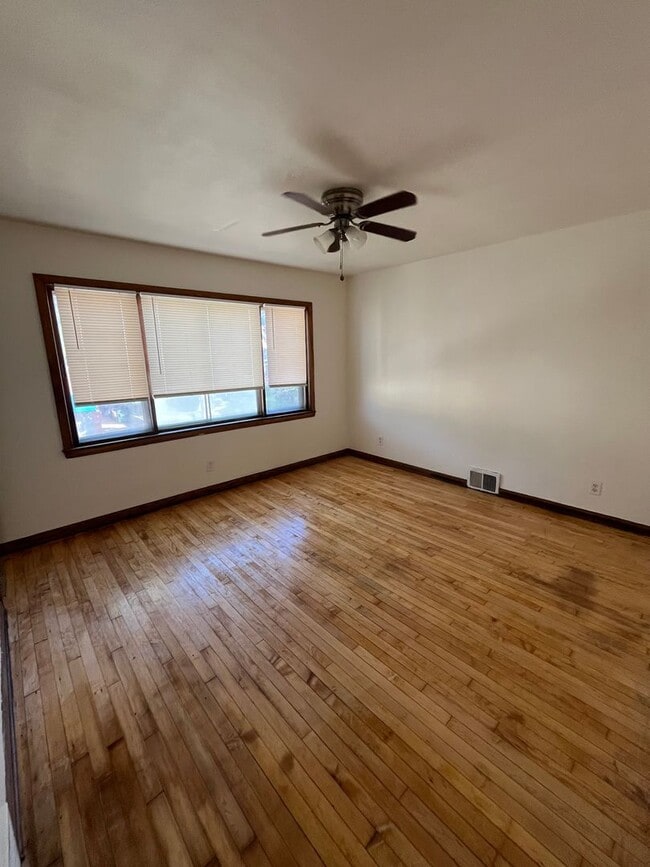 Building Photo - Winter Special: * First month's rent FREE with a one year signed lease!!!* - Modern 3BR/2BA Two-L...