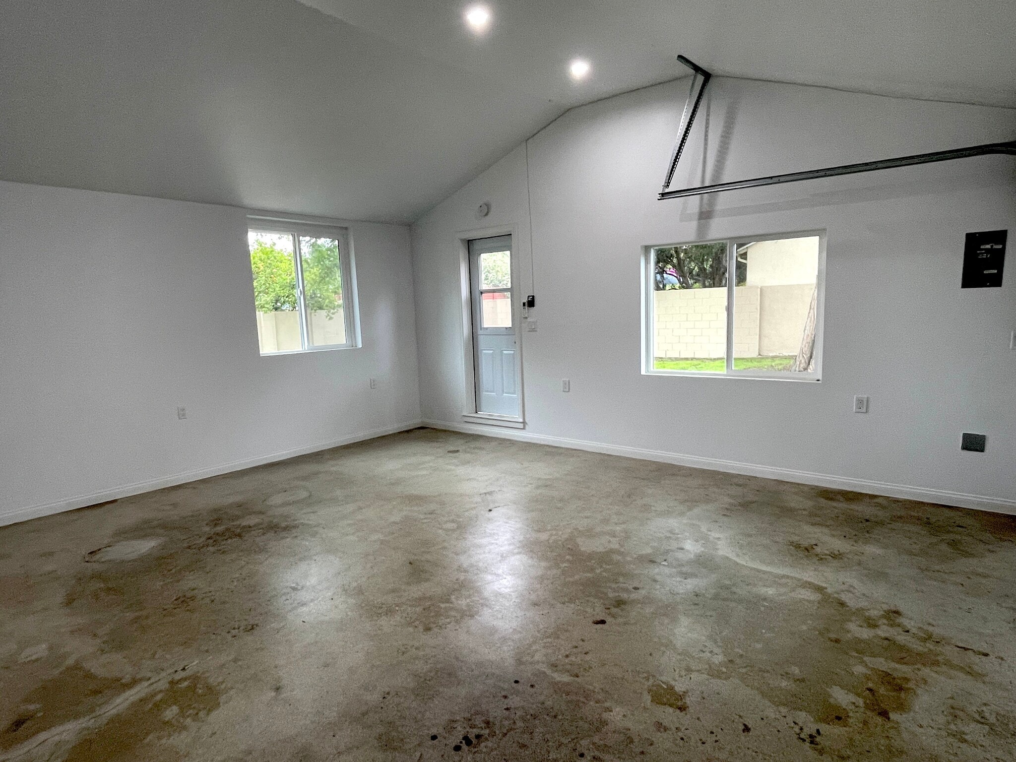 2 Car Garage high ceiling, recessed lighting, HVAC, Separate Entrance and remote app garage doo - 5457 Beck Ave