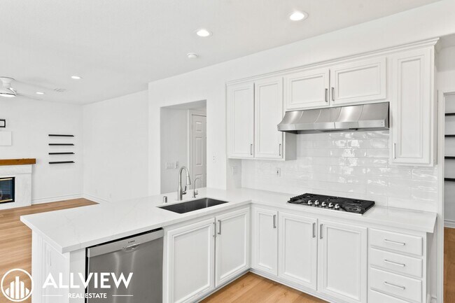 Building Photo - Luxury Living in the Prestigious Guard-Gated Community of Dove Canyon