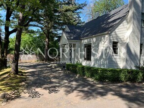 Building Photo - Newly Remodeled Lake Oswego Cottage With Lake Access.