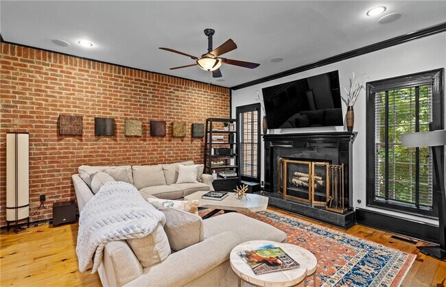 Building Photo - 5512 Glenridge Dr