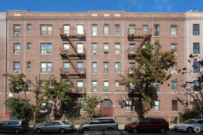 Primary Photo - 16-15 Putnam Ave