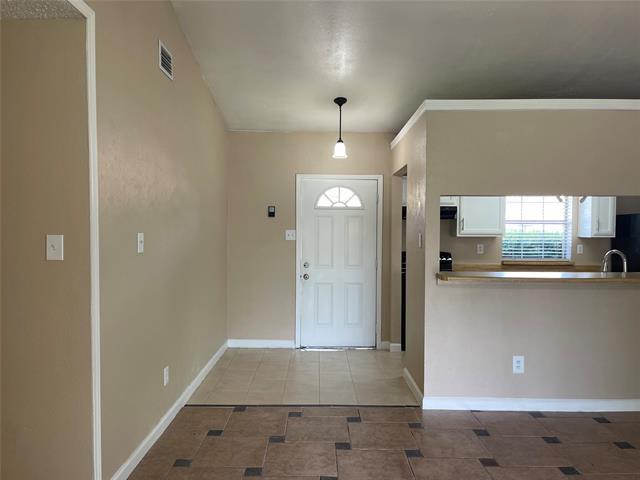 Building Photo - 7204 Shadow Bend Dr