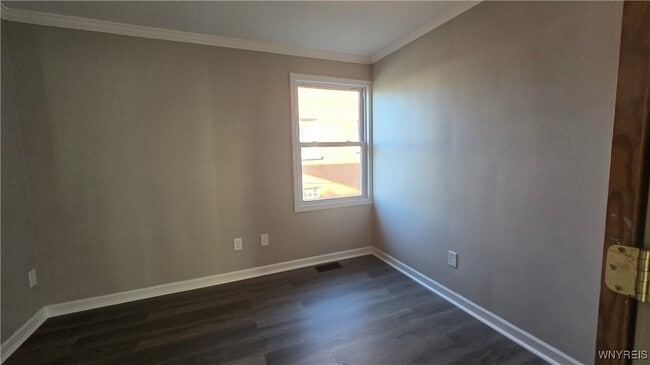 Building Photo - 5422 Transit Rd