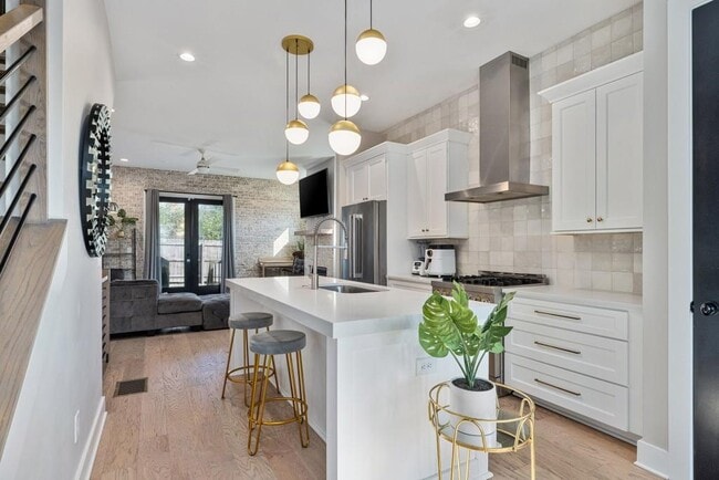 Building Photo - 2356 Mason Dr