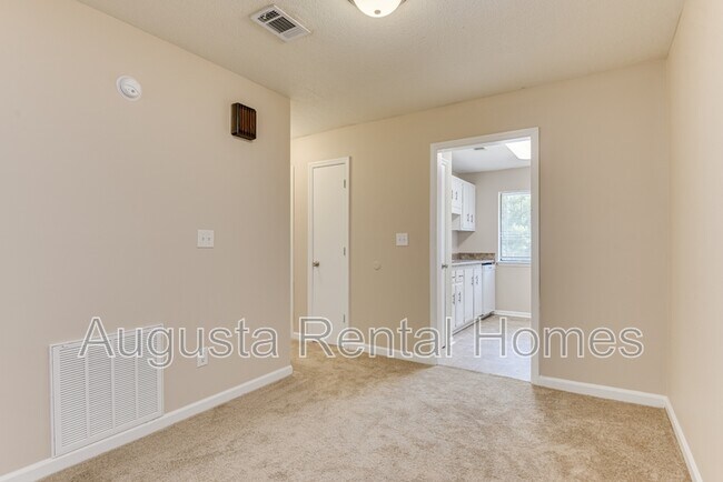 Building Photo - 3510 Woodlake Rd